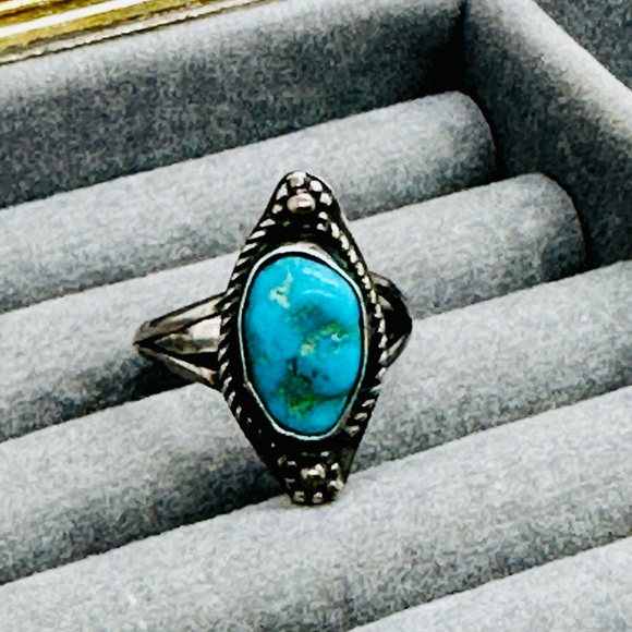 Vintage Sterling Silver Turquoise Ring - Picture 15 of 16